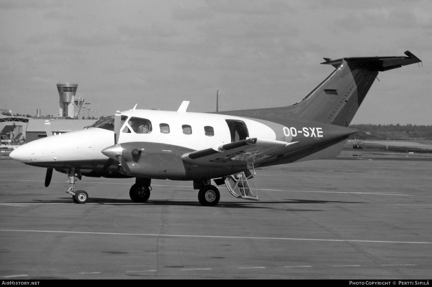 Aircraft Photo of OO-SXE | Embraer EMB-121A Xingu | Sky Service | AirHistory.net #720442