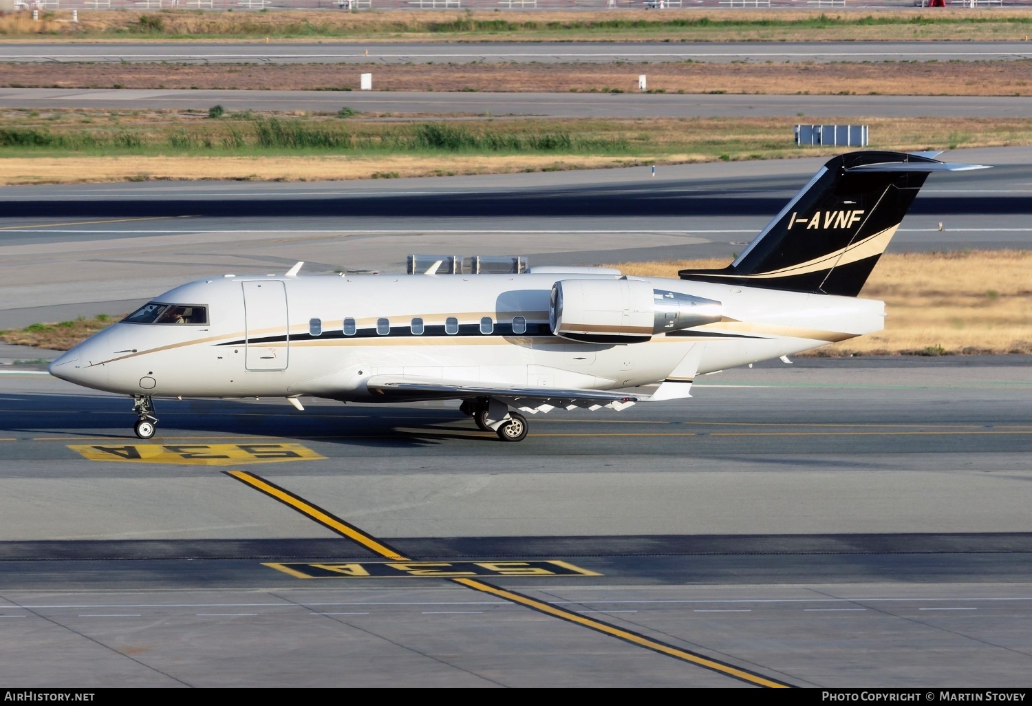 Aircraft Photo of I-AVNF | Bombardier Challenger 604 (CL-600-2B16) | AirHistory.net #720713