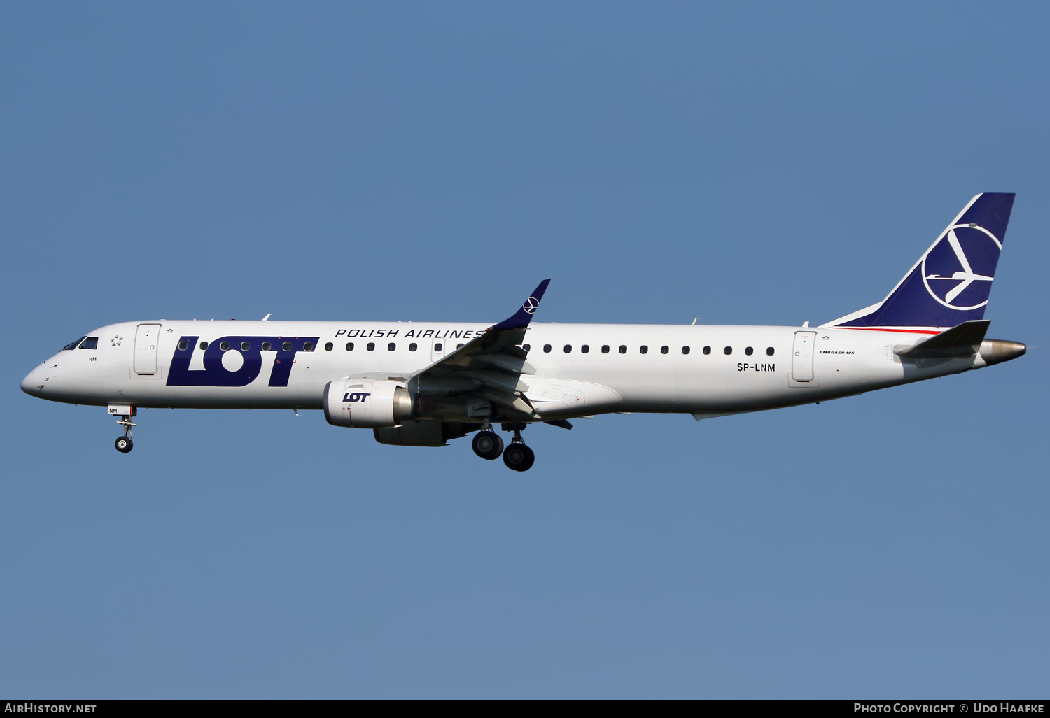 Aircraft Photo of SP-LNM | Embraer 195AR (ERJ-190-200IGW) | LOT Polish Airlines - Polskie Linie Lotnicze | AirHistory.net #720715