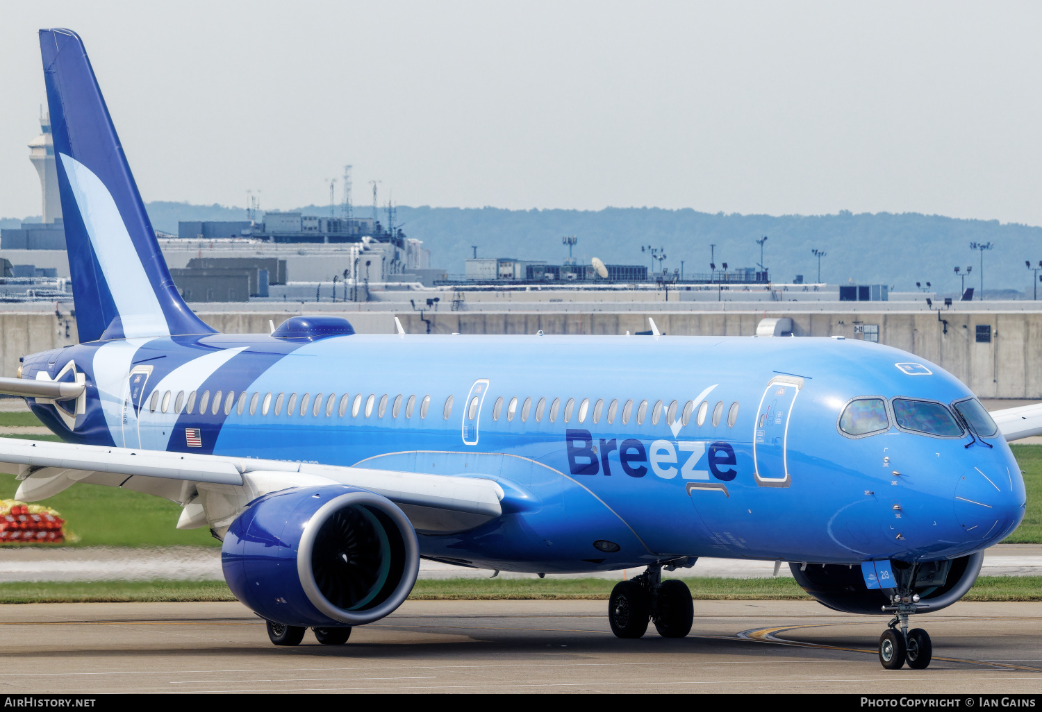 Aircraft Photo of N219BZ | Airbus A220-300 (BD-500-1A11) | Breeze Airways | AirHistory.net #721016