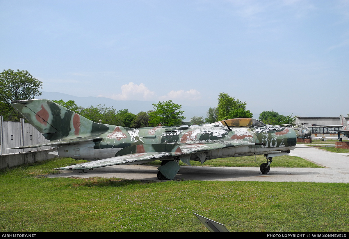 Aircraft Photo of 882 | Mikoyan-Gurevich MiG-19S | Bulgaria - Air Force | AirHistory.net #721095