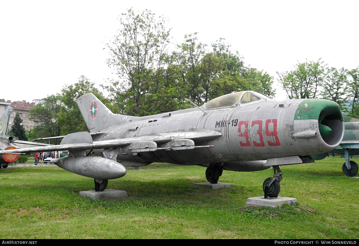 Aircraft Photo of 939 | Mikoyan-Gurevich MiG-19PM | Bulgaria - Air Force | AirHistory.net #721626