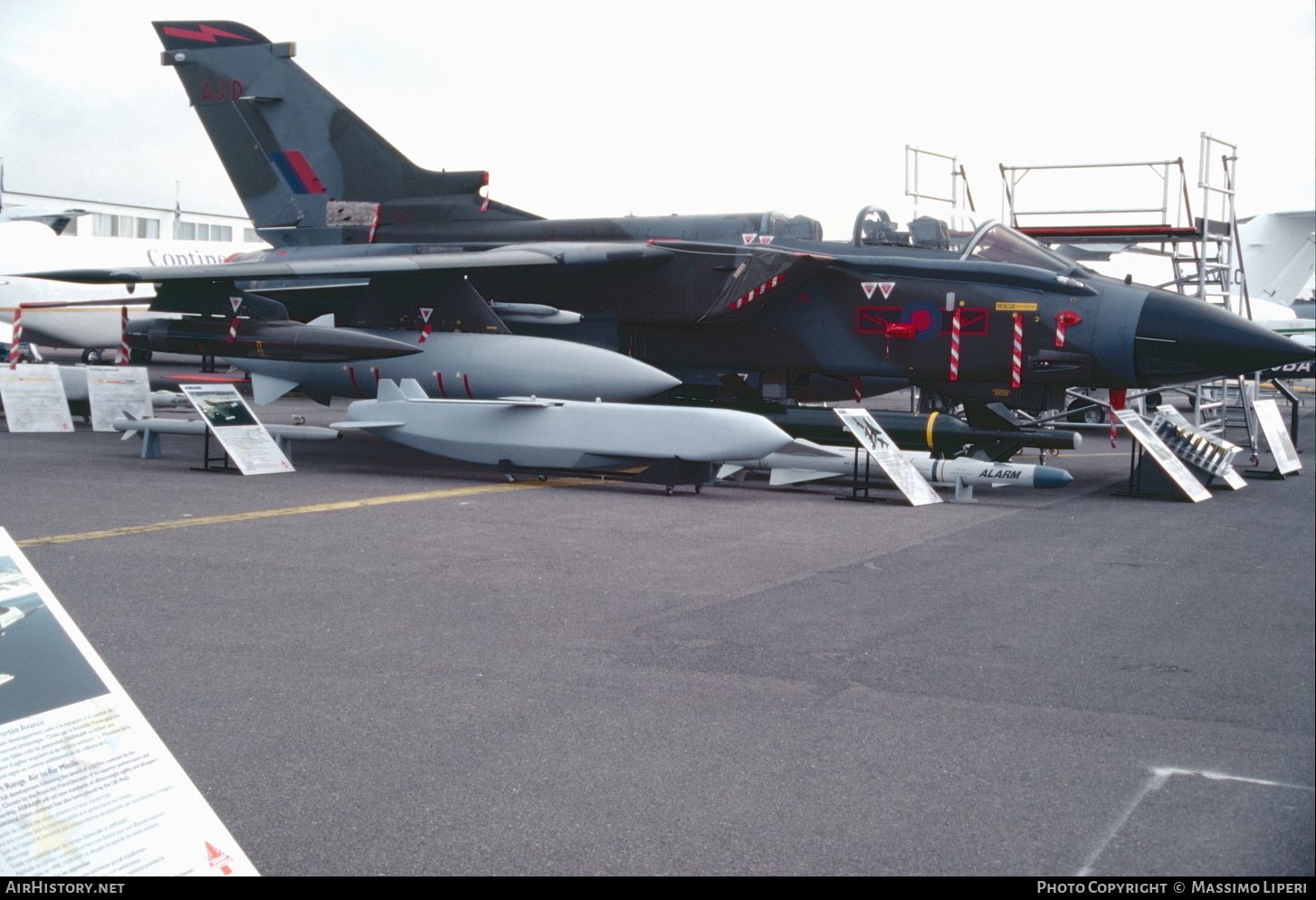 Aircraft Photo of ZA374 | Panavia Tornado GR1 | UK - Air Force | AirHistory.net #721694