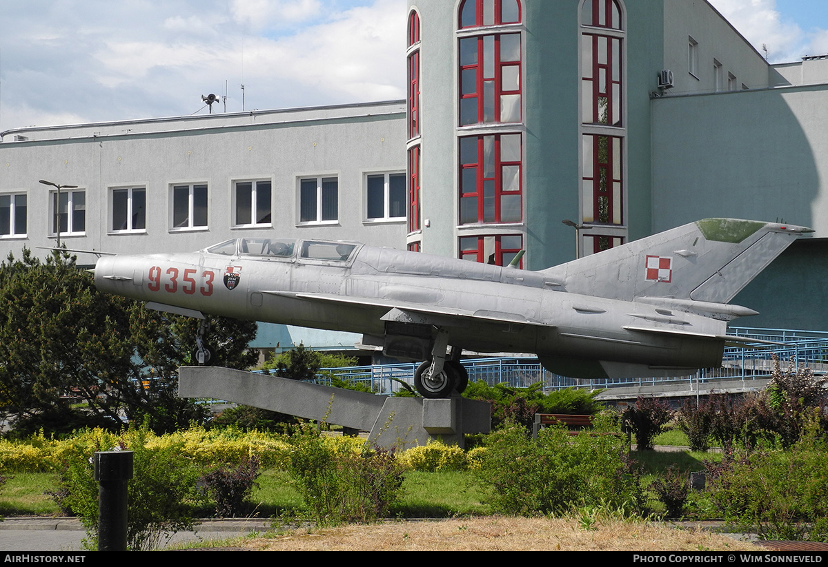 Aircraft Photo of 9353 | Mikoyan-Gurevich MiG-21UM | Poland - Air Force | AirHistory.net #721904