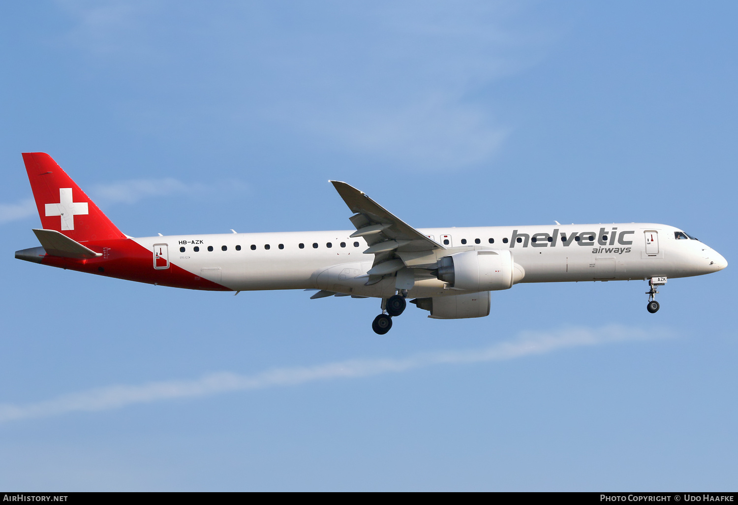 Aircraft Photo of HB-AZK | Embraer 195-E2 (ERJ-190-400) | Helvetic Airways | AirHistory.net #721934