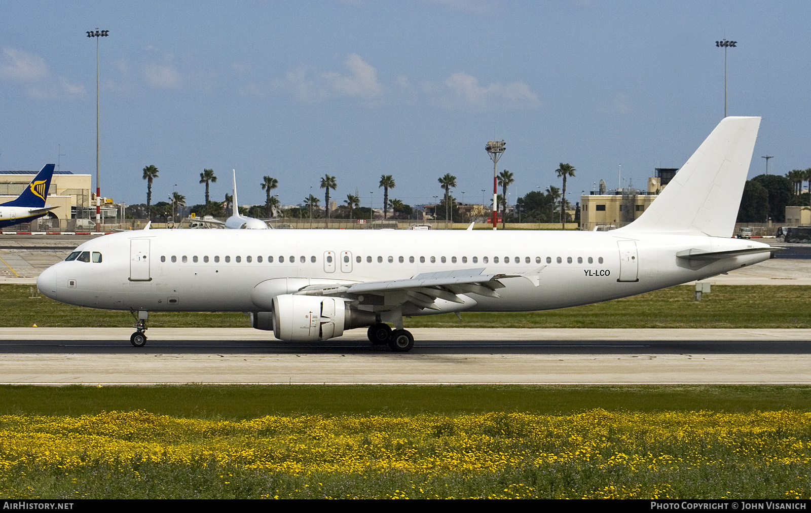 Aircraft Photo of YL-LCO | Airbus A320-214 | AirHistory.net #722135