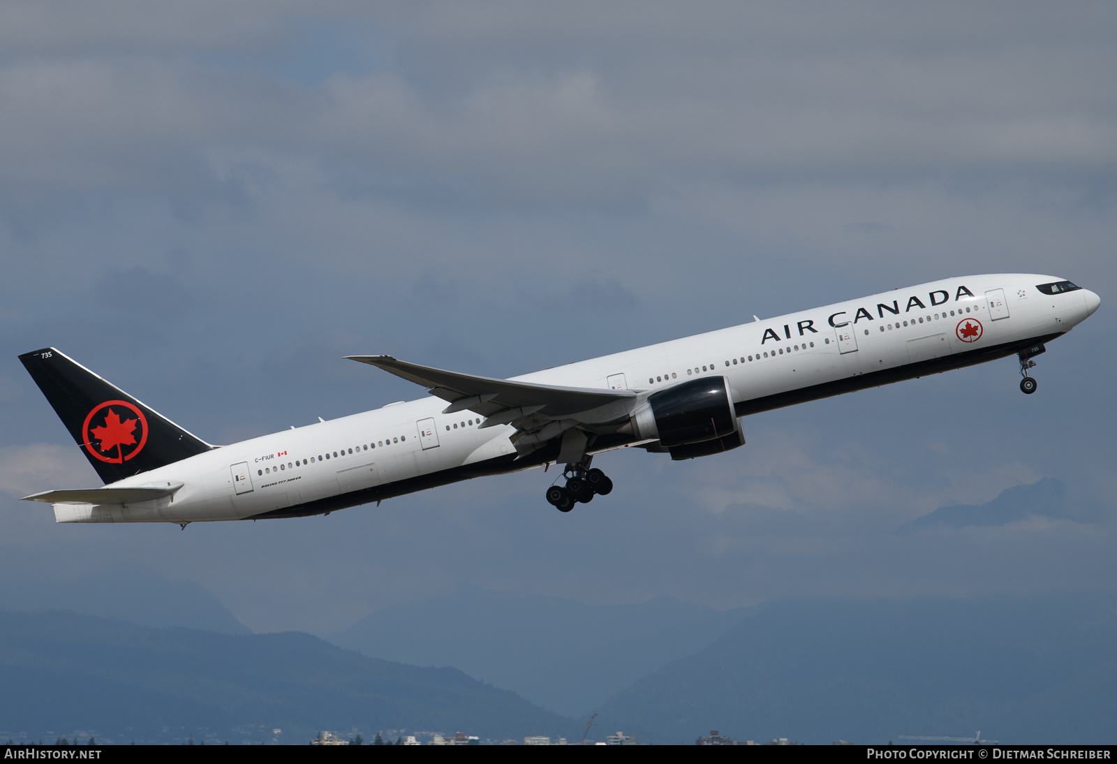 Aircraft Photo of C-FIUR | Boeing 777-333/ER | Air Canada | AirHistory.net #722159