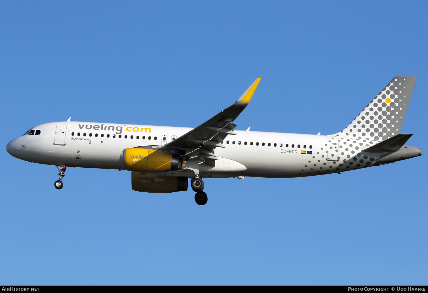 Aircraft Photo of EC-MOG | Airbus A320-232 | Vueling Airlines | AirHistory.net #722262
