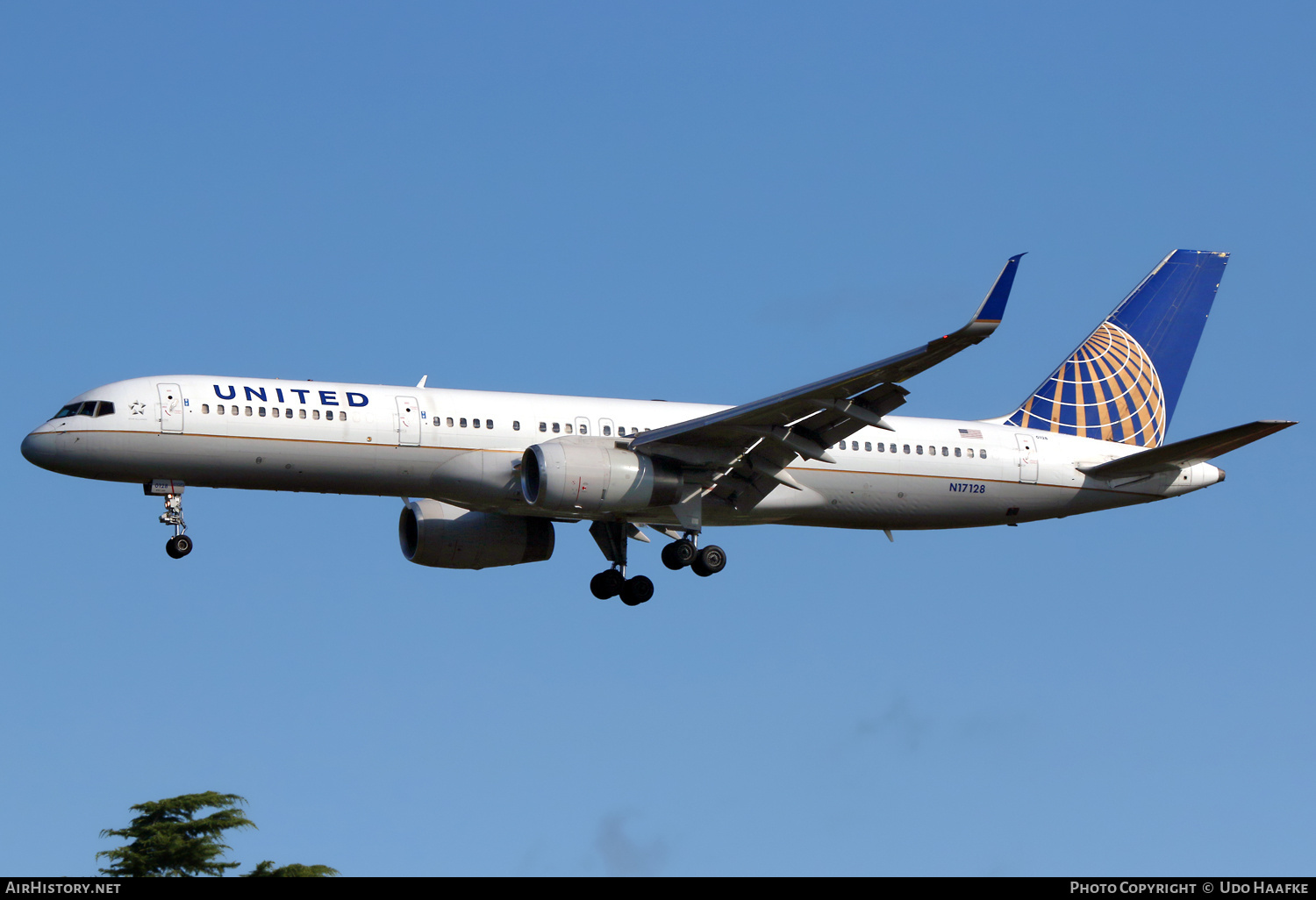 Aircraft Photo of N17128 | Boeing 757-224 | United Airlines | AirHistory.net #722330