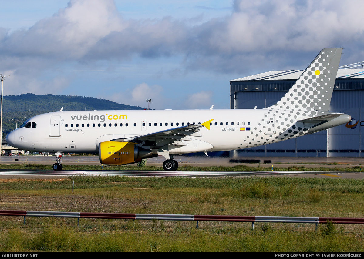 Aircraft Photo of EC-MGF | Airbus A319-111 | Vueling Airlines | AirHistory.net #722364