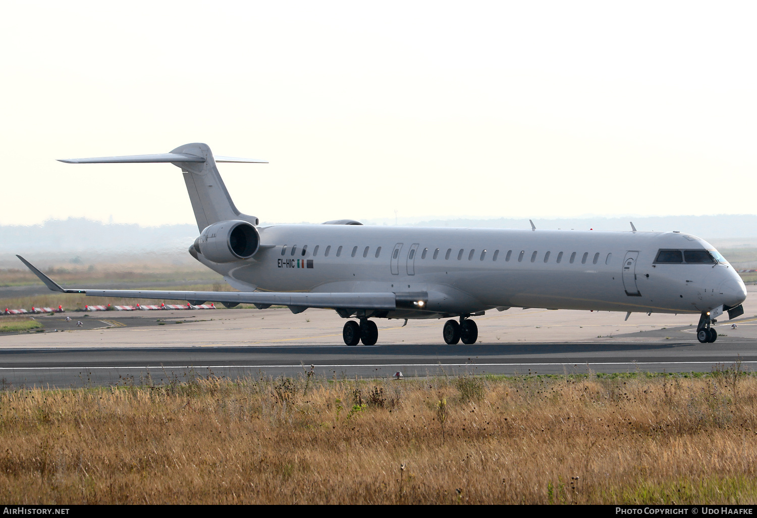 Aircraft Photo of EI-HIC | Bombardier CRJ-1000EL NG (CL-600-2E25) | AirHistory.net #722548