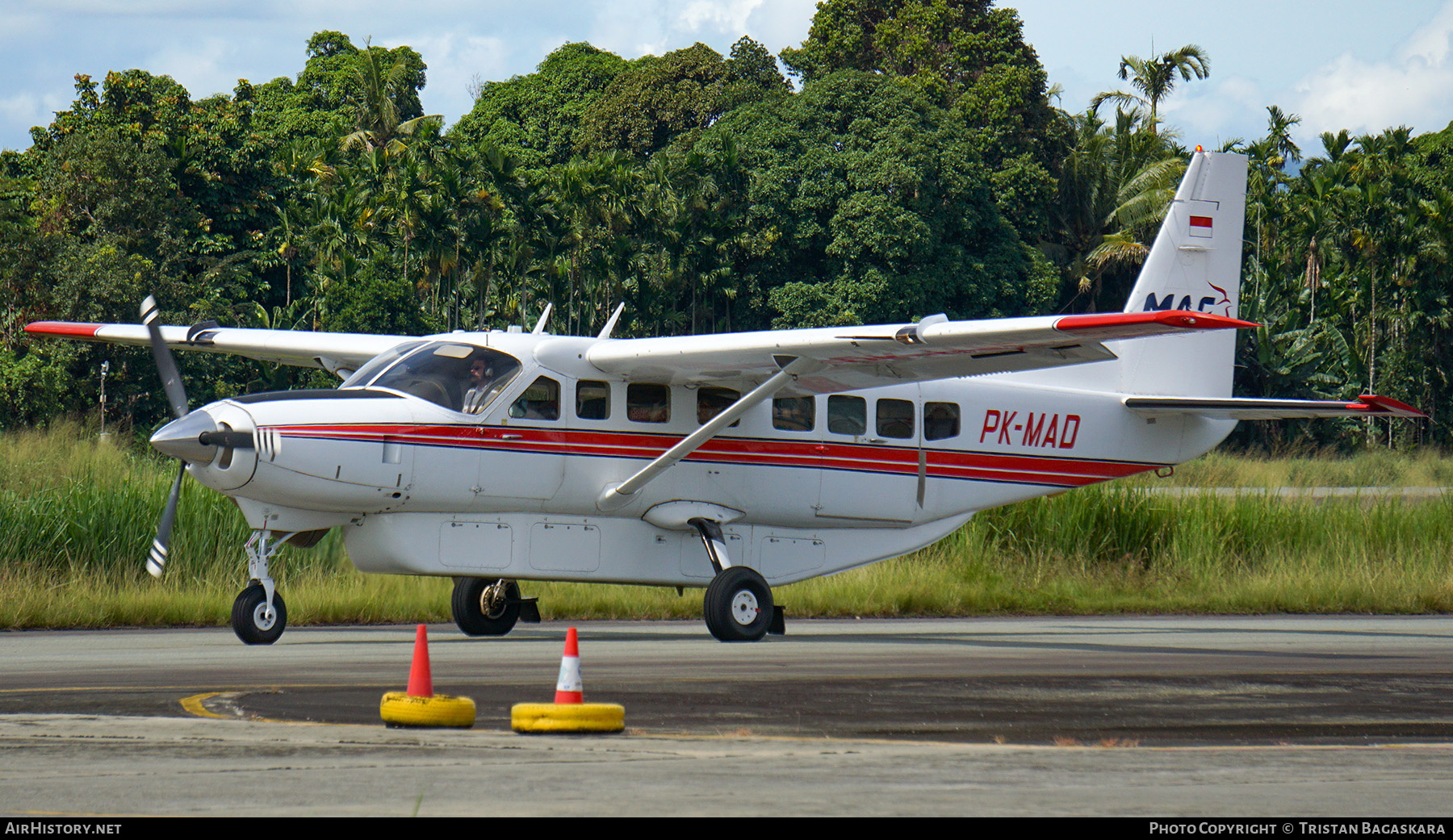 Aircraft Photo of PK-MAD | Cessna 208B Grand Caravan | Mission Aviation Fellowship - MAF | AirHistory.net #722629