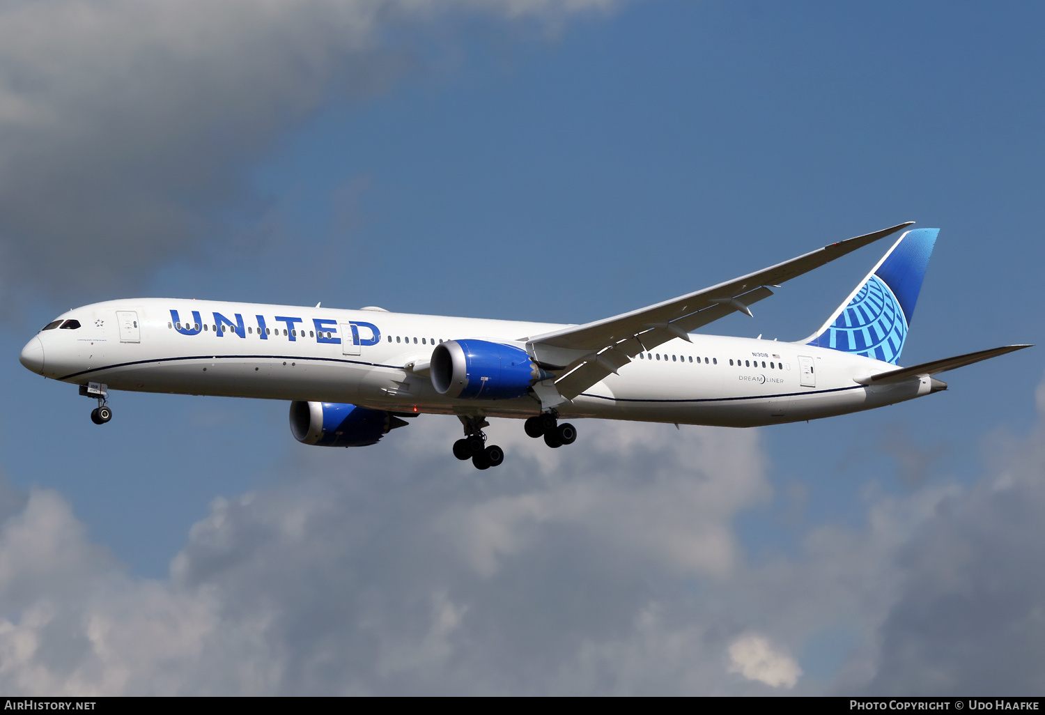 Aircraft Photo of N13018 | Boeing 787-10 Dreamliner | United Airlines | AirHistory.net #722714