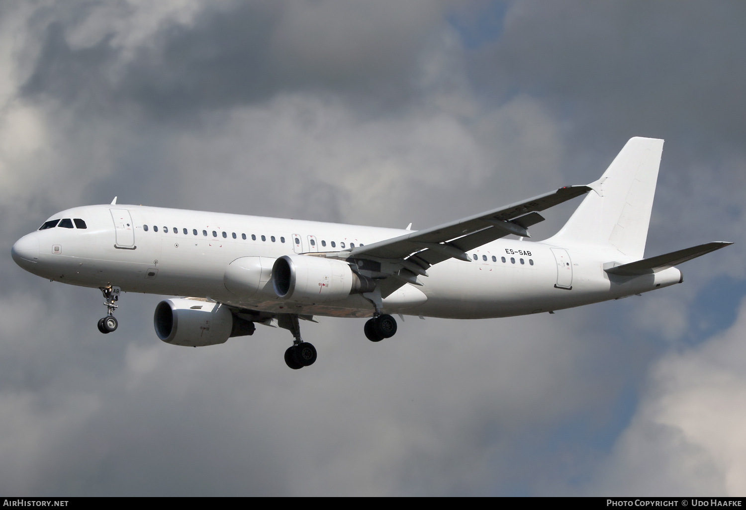 Aircraft Photo of ES-SAB | Airbus A320-214 | AirHistory.net #722717