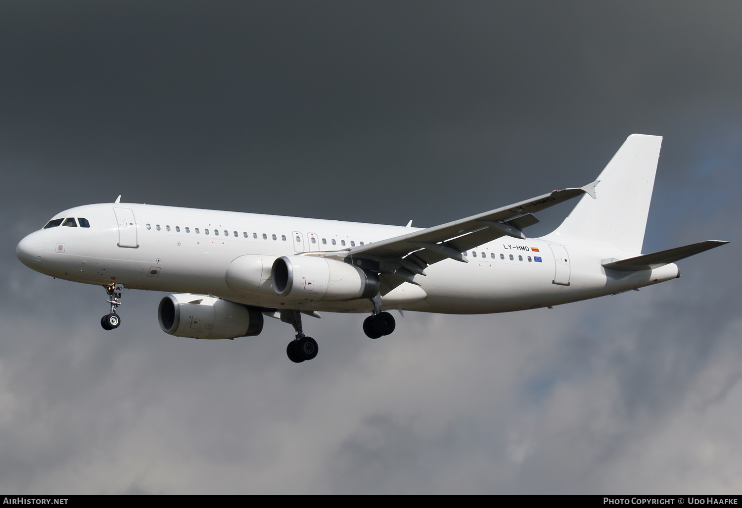 Aircraft Photo of LY-HMD | Airbus A320-233 | AirHistory.net #722736