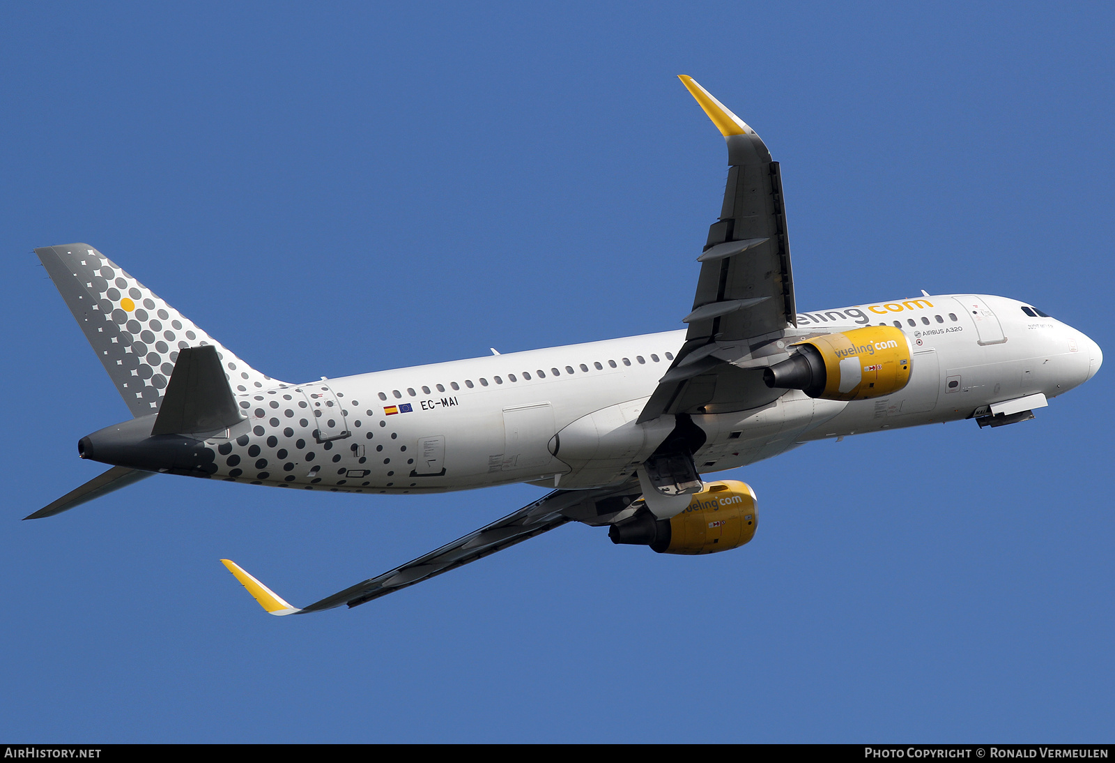 Aircraft Photo of EC-MAI | Airbus A320-214 | Vueling Airlines | AirHistory.net #722836