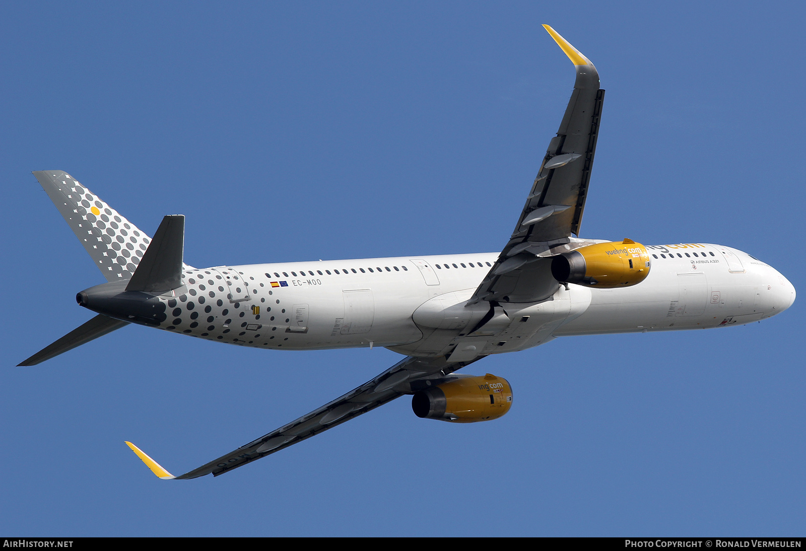 Aircraft Photo of EC-MOO | Airbus A321-231 | Vueling Airlines | AirHistory.net #722838
