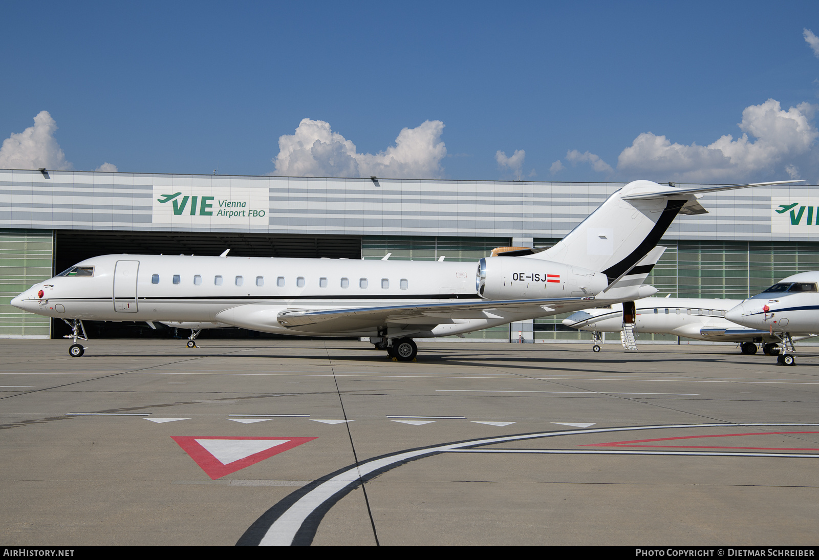 Aircraft Photo of OE-ISJ | Bombardier Global Express XRS (BD-700-1A10) | AirHistory.net #722885