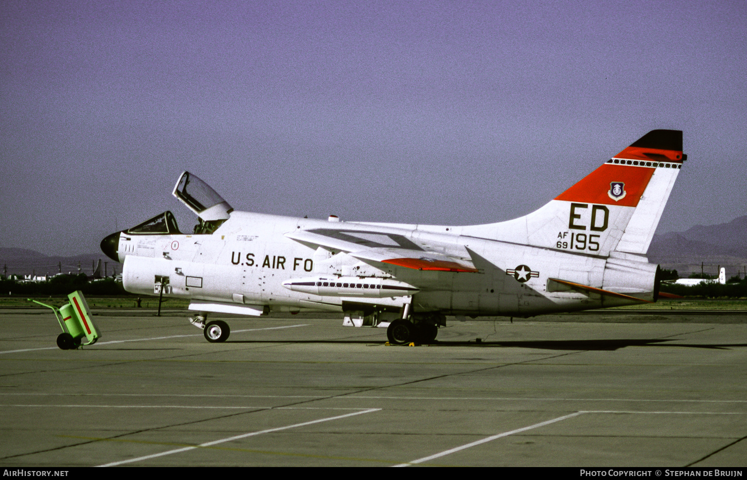 Aircraft Photo of 69-6195 / AF69-195 | LTV A-7D Corsair II | USA - Air Force | AirHistory.net #722886