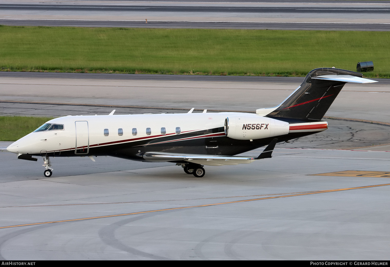 Aircraft Photo of N556FX | Bombardier Challenger 300 (BD-100-1A10) | AirHistory.net #723187