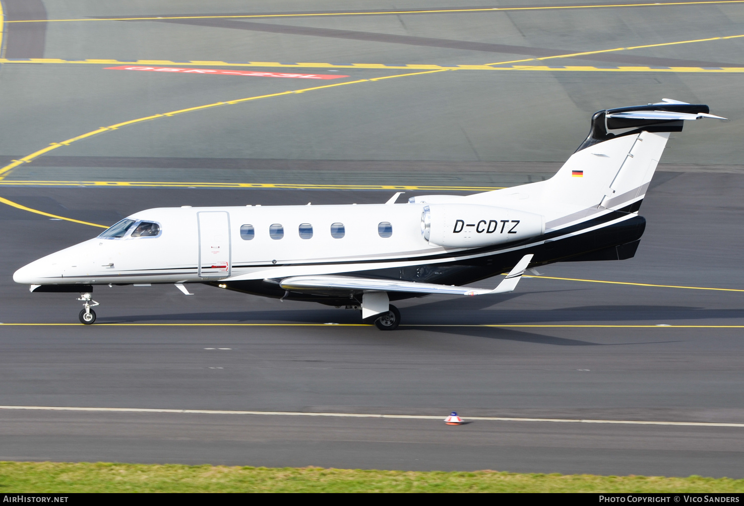 Aircraft Photo of D-CDTZ | Embraer EMB-505 Phenom 300 | AirHistory.net #723263