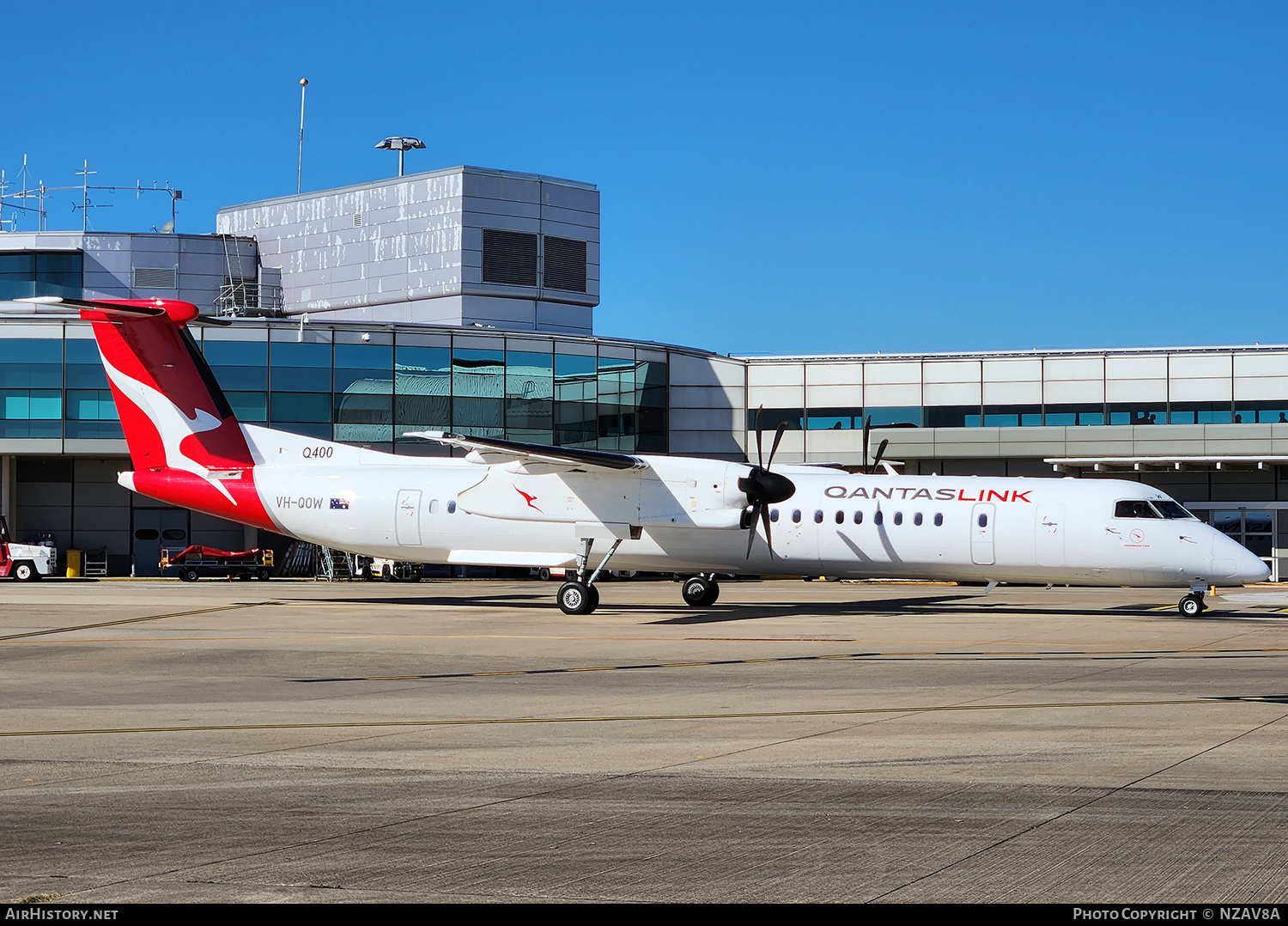 Aircraft Photo of VH-QOW | Bombardier DHC-8-402 Dash 8 | QantasLink | AirHistory.net #723843