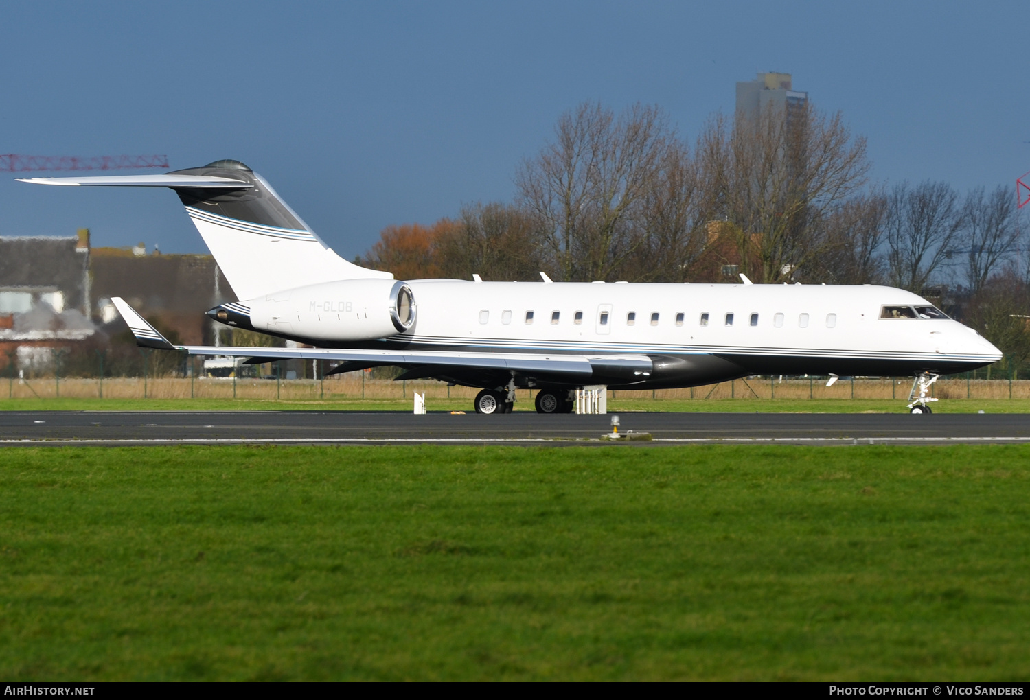 Aircraft Photo of M-GLOB | Bombardier Global Express (BD-700-1A10) | AirHistory.net #723938