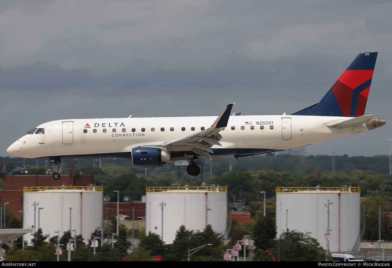 Aircraft Photo of N255SY | Embraer 175LR (ERJ-170-200LR) | Delta Connection | AirHistory.net #724048