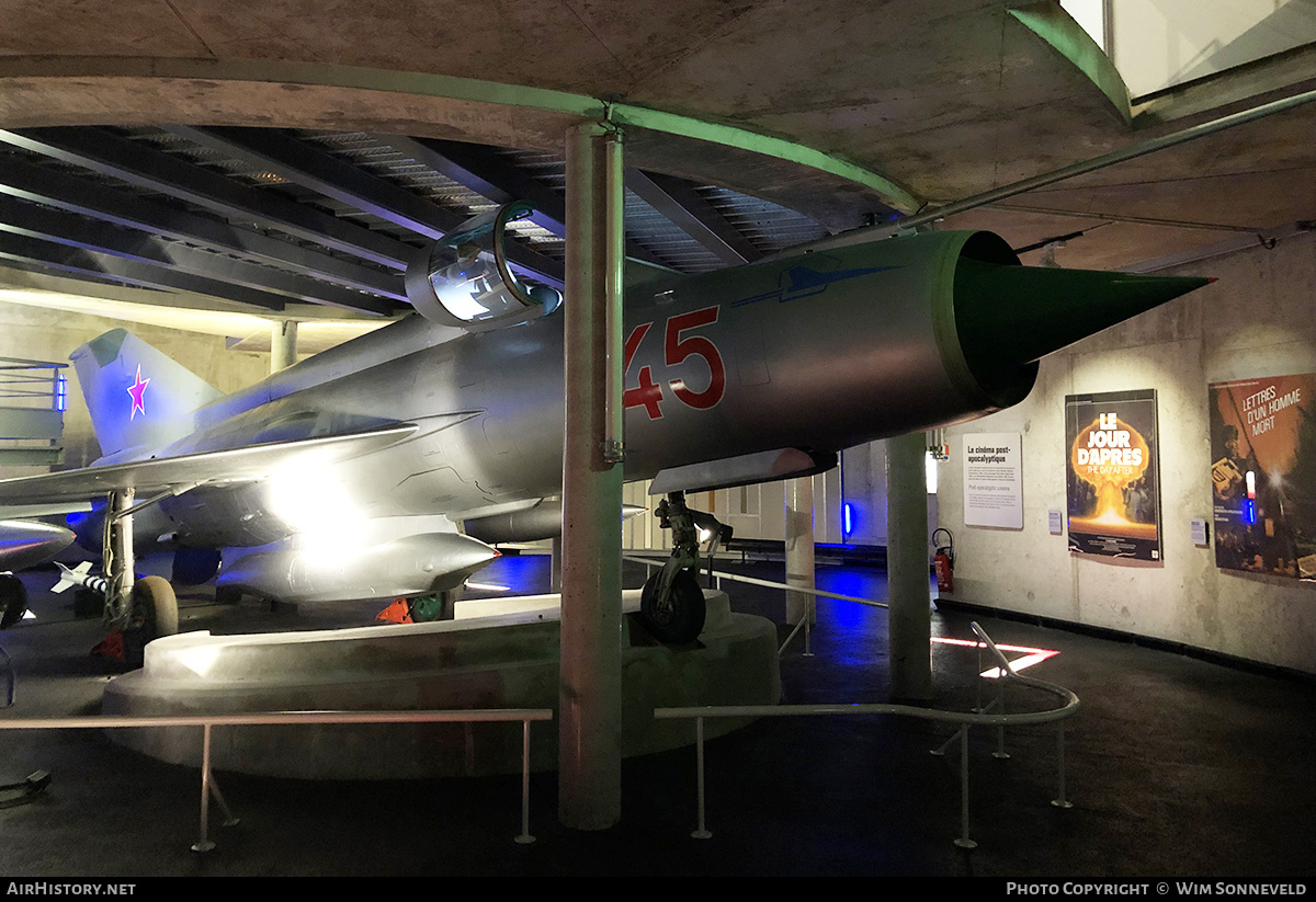 Aircraft Photo of 45 red | Mikoyan-Gurevich MiG-21R | Soviet Union - Air Force | AirHistory.net #724055