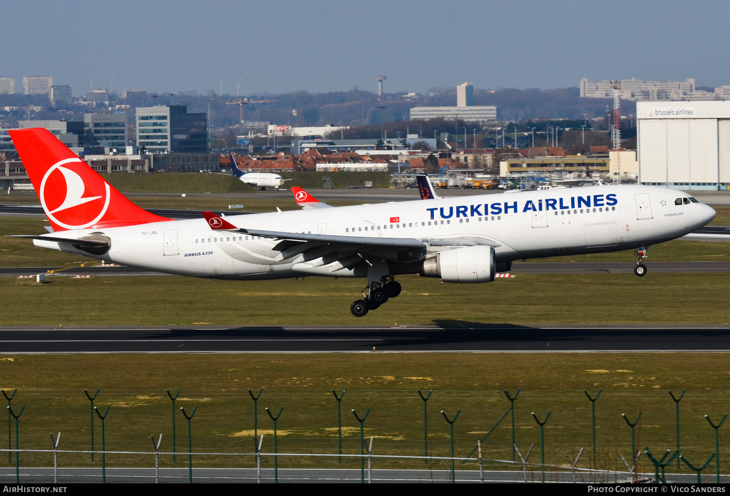 Aircraft Photo of TC-JIL | Airbus A330-202 | Turkish Airlines | AirHistory.net #724284