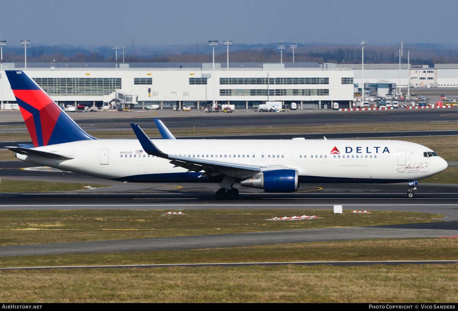 Aircraft Photo of N16065 | Boeing 767-332/ER | Delta Air Lines | AirHistory.net #724310