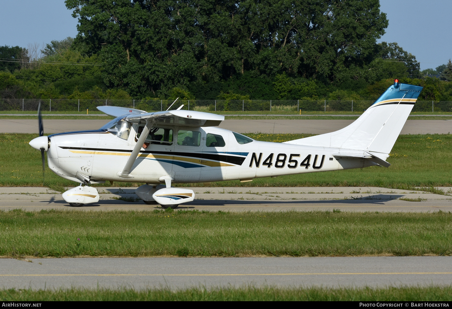 Aircraft Photo of N4854U | Cessna 210-5A | AirHistory.net #724397
