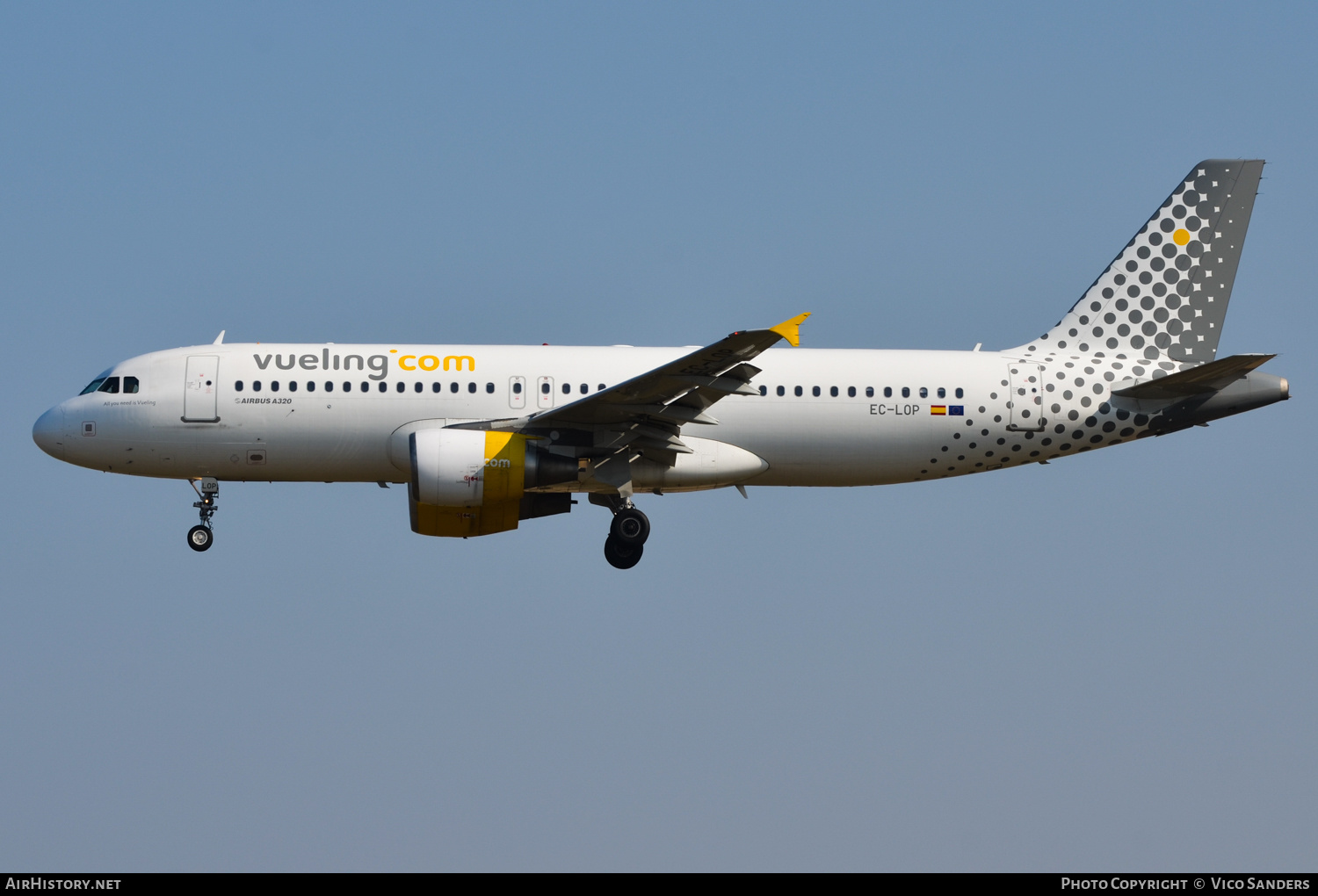 Aircraft Photo of EC-LOP | Airbus A320-214 | Vueling Airlines | AirHistory.net #724640