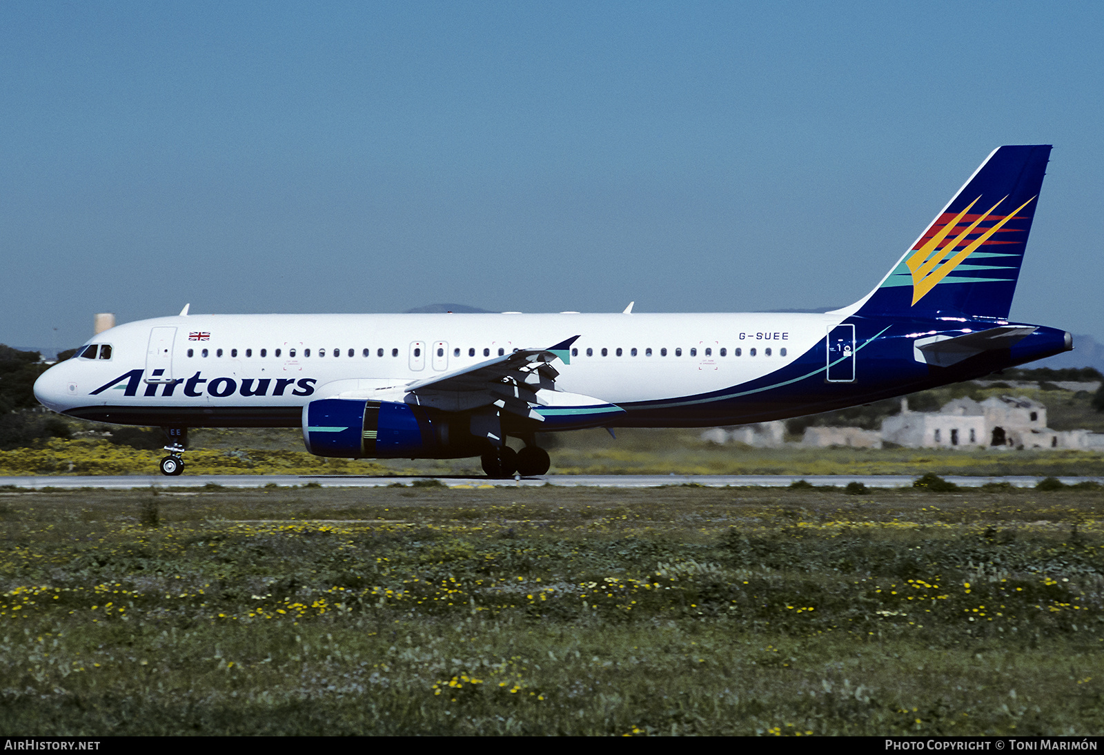 Aircraft Photo of G-SUEE | Airbus A320-231 | Airtours International | AirHistory.net #724729