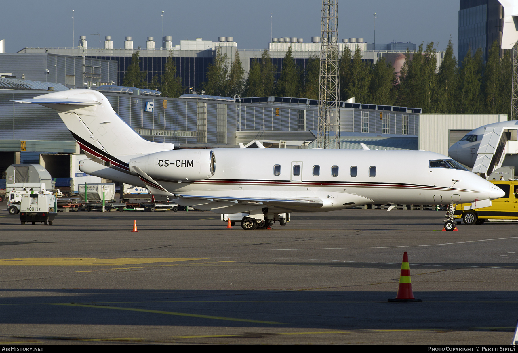 Aircraft Photo of CS-CHM | Bombardier Challenger 350 (BD-100-1A10) | AirHistory.net #725042