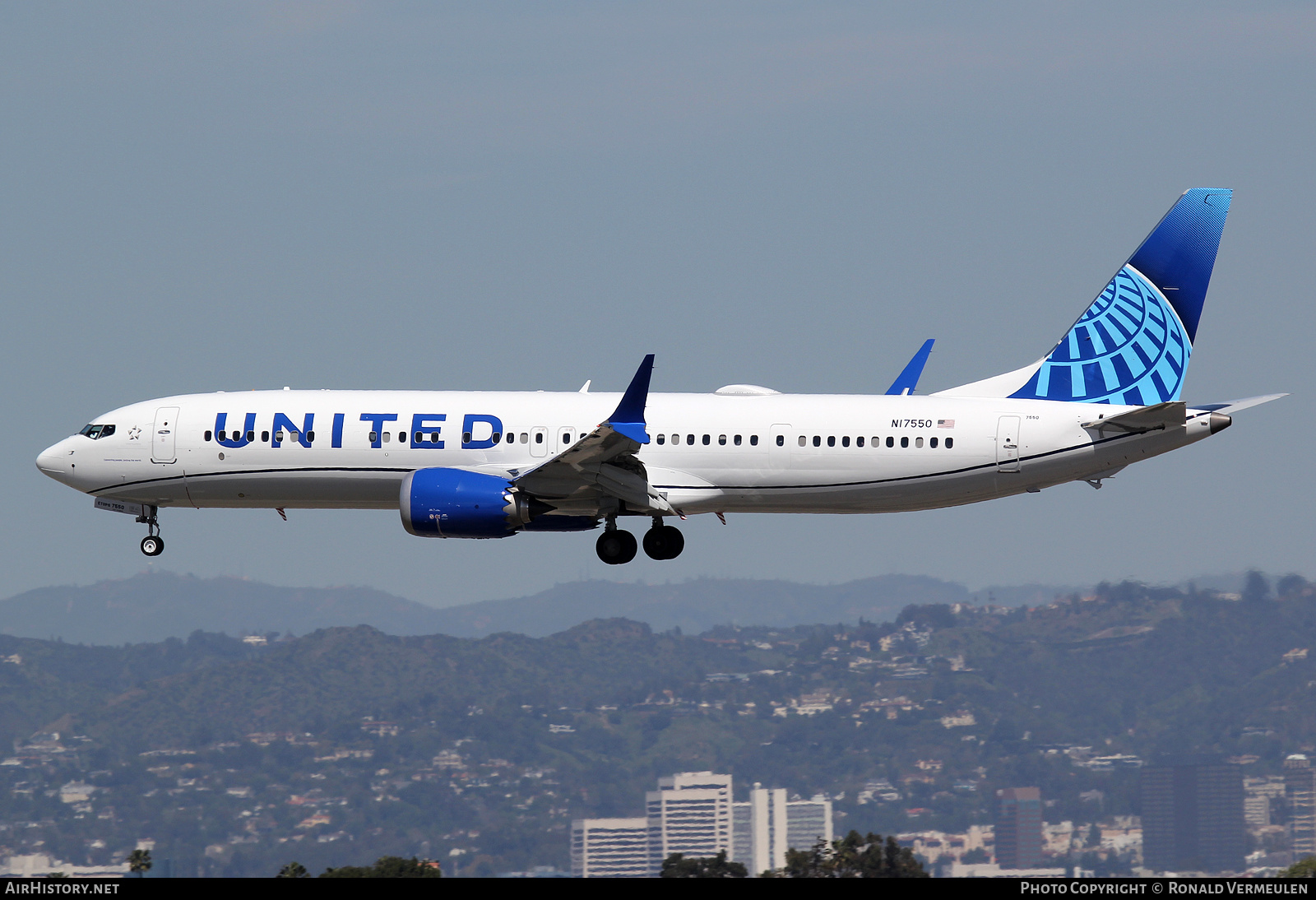 Aircraft Photo of N17550 | Boeing 737-9 Max 9 | United Airlines | AirHistory.net #725055