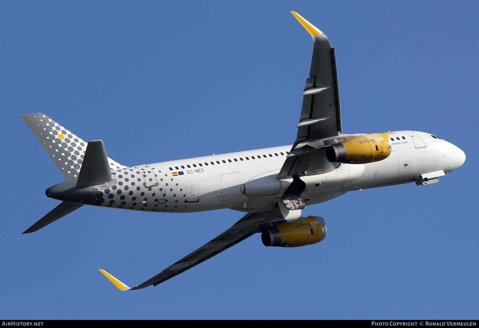 Aircraft Photo of EC-MES | Airbus A320-232 | Vueling Airlines | AirHistory.net #725064