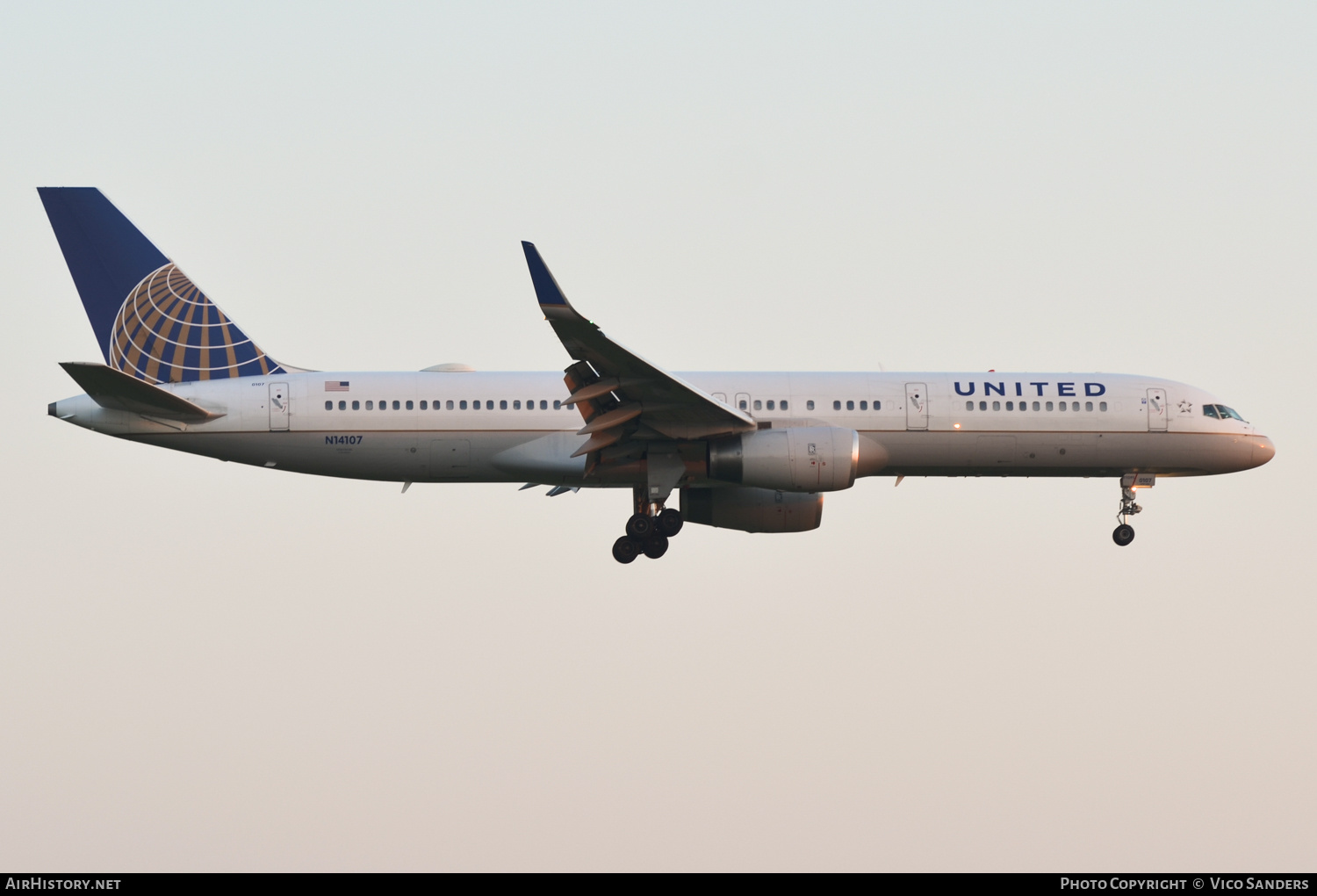 Aircraft Photo of N14107 | Boeing 757-224 | United Airlines | AirHistory.net #725197