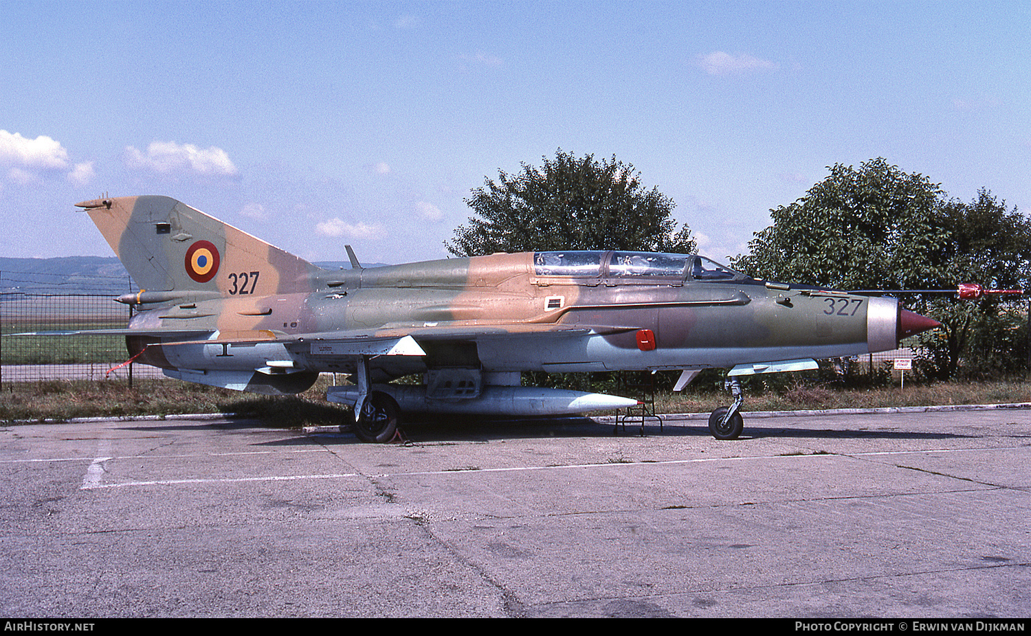 Aircraft Photo of 327 | Mikoyan-Gurevich MiG-21UM Lancer B | Romania - Air Force | AirHistory.net #725470