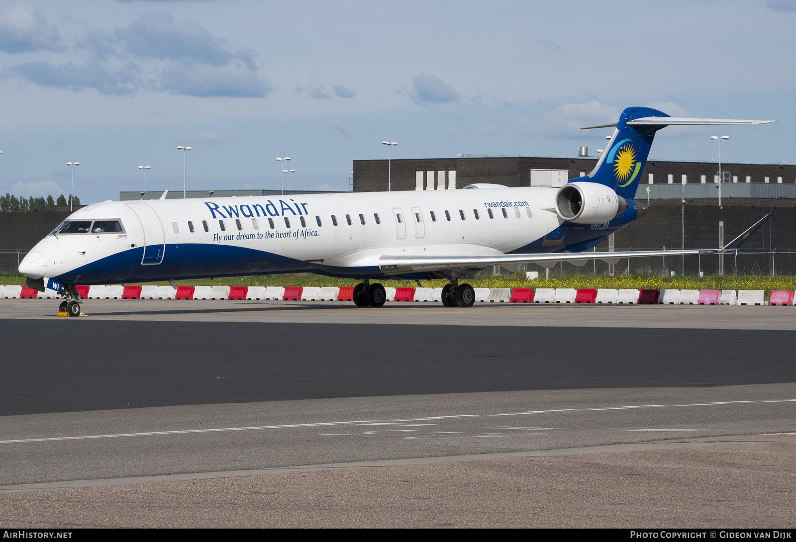 Aircraft Photo of 9XR-WI | Bombardier CRJ-900ER (CL-600-2D24) | RwandAir | AirHistory.net #725490