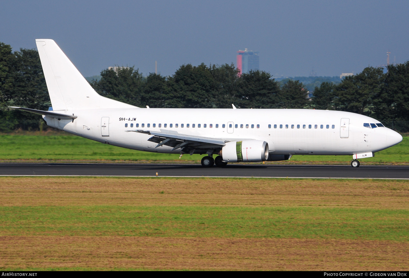 Aircraft Photo of 9H-AJW | Boeing 737-3U3 | AirHistory.net #725500