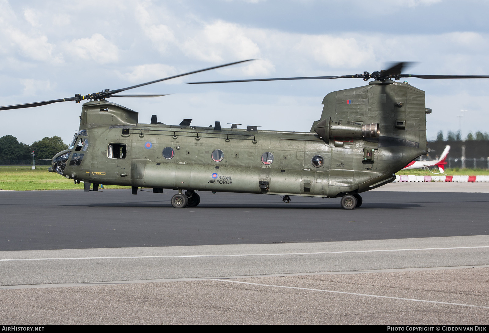 Aircraft Photo of ZA710 | Boeing Chinook HC4 (352) | UK - Air Force | AirHistory.net #725540