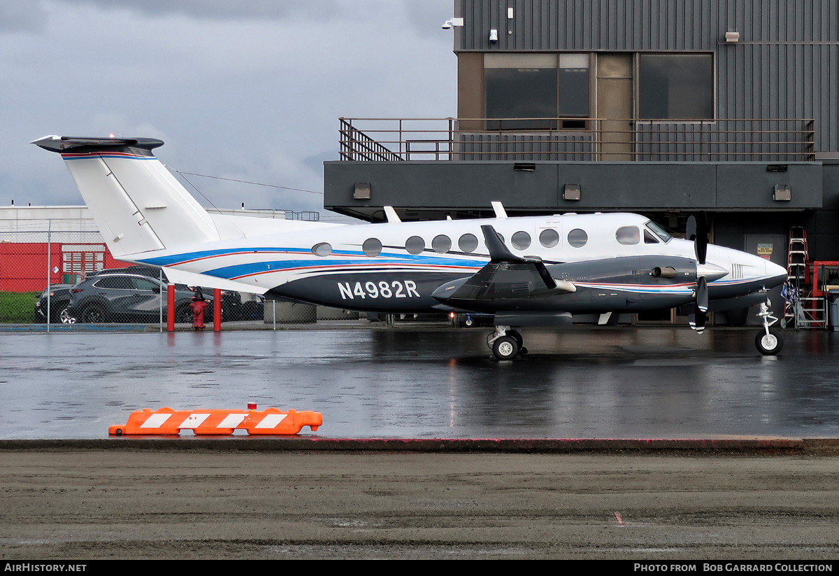 Aircraft Photo of N4982R | Hawker Beechcraft 350i King Air (B300) | AirHistory.net #726071