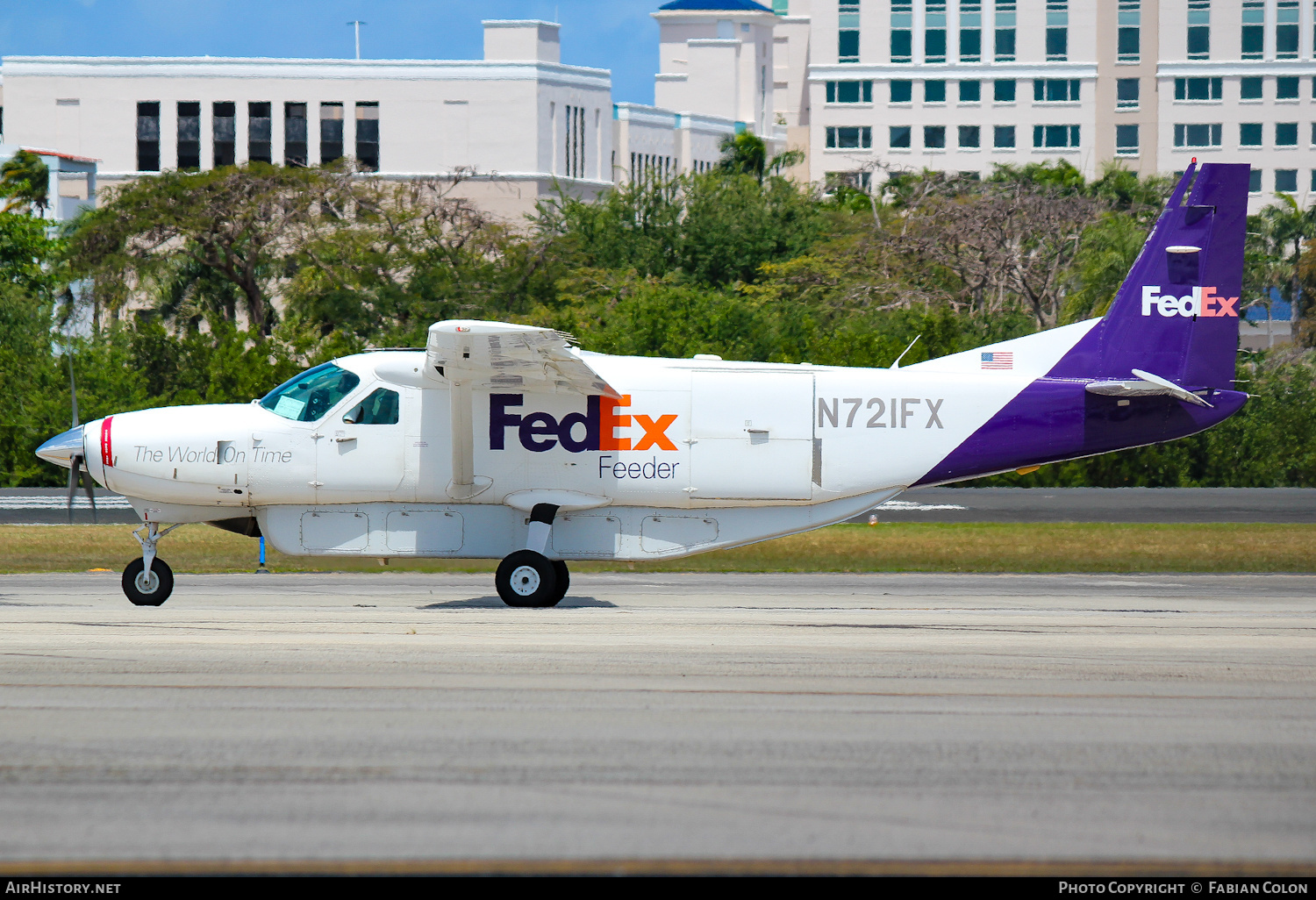 Aircraft Photo of N721FX | Cessna 208B Super Cargomaster | FedEx Feeder | AirHistory.net #726203