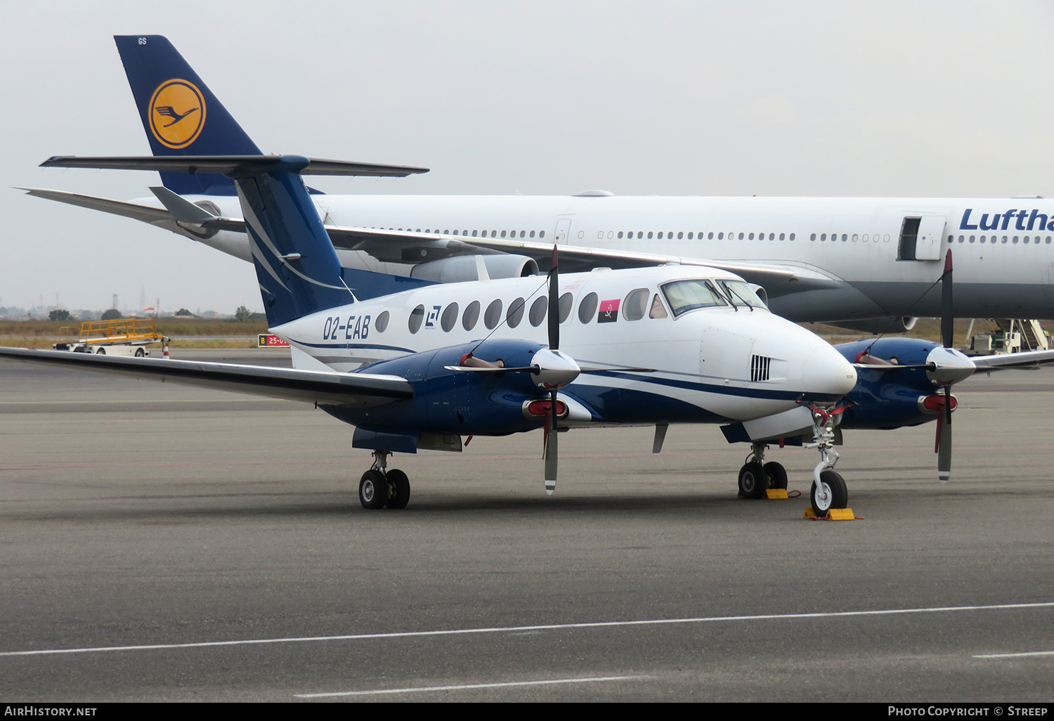 Aircraft Photo of D2-EAB | Raytheon 350 King Air (B300) | AirHistory.net #726526