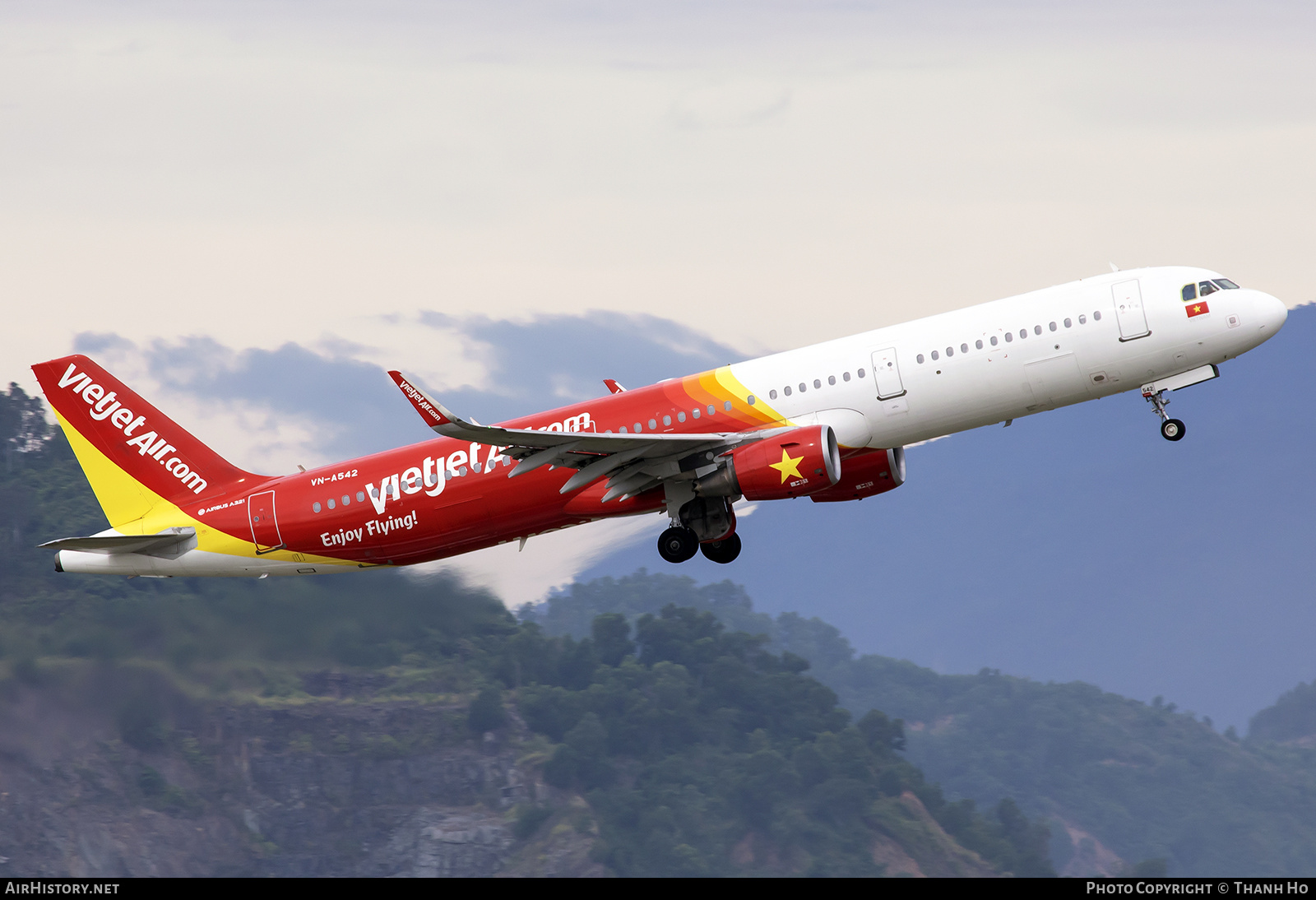 Aircraft Photo of VN-A542 | Airbus A321-211 | VietJet Air | AirHistory.net #726699