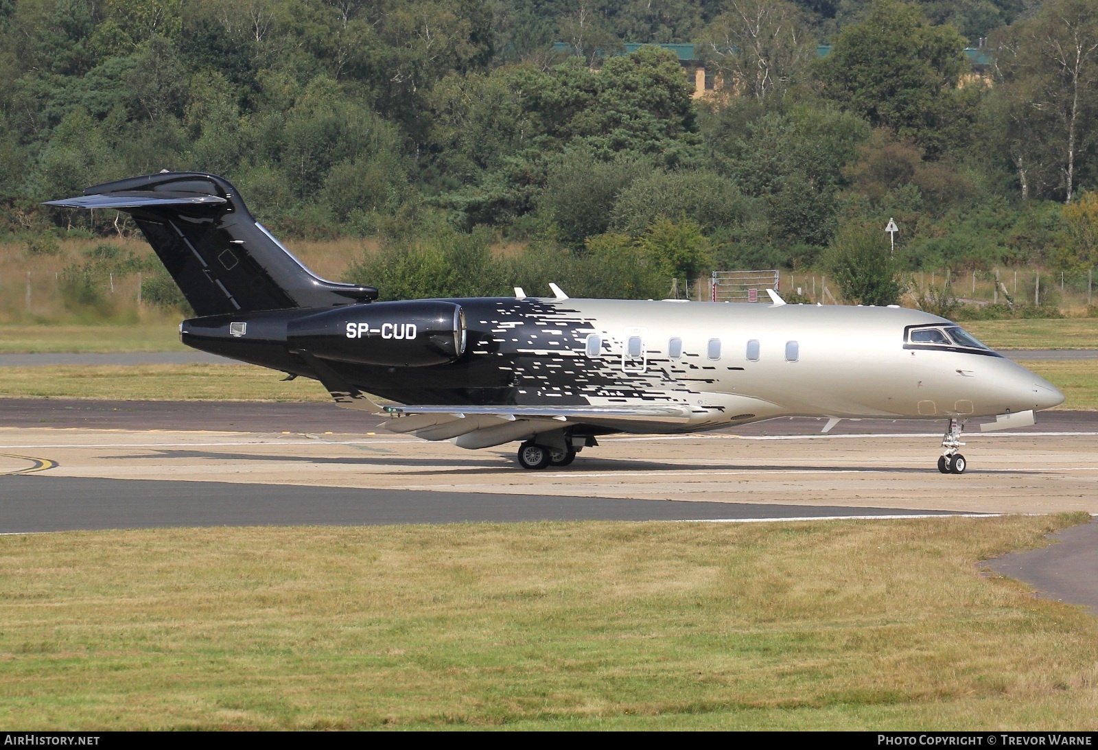 Aircraft Photo of SP-CUD | Bombardier Challenger 350 (BD-100-1A10) | AirHistory.net #726760