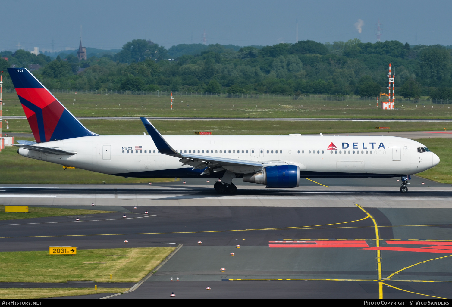 Aircraft Photo of N1603 | Boeing 767-332/ER | Delta Air Lines | AirHistory.net #726814