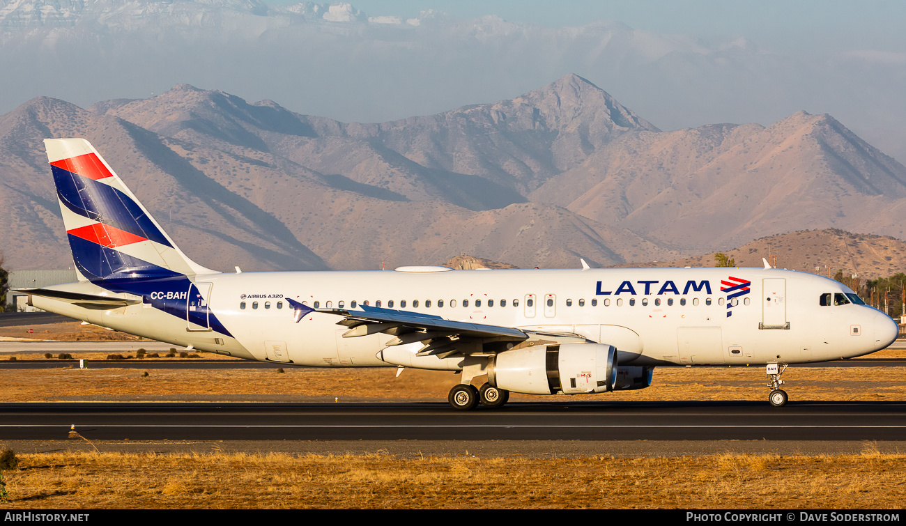 Aircraft Photo of CC-BAH | Airbus A320-232 | LATAM Airlines | AirHistory.net #727007