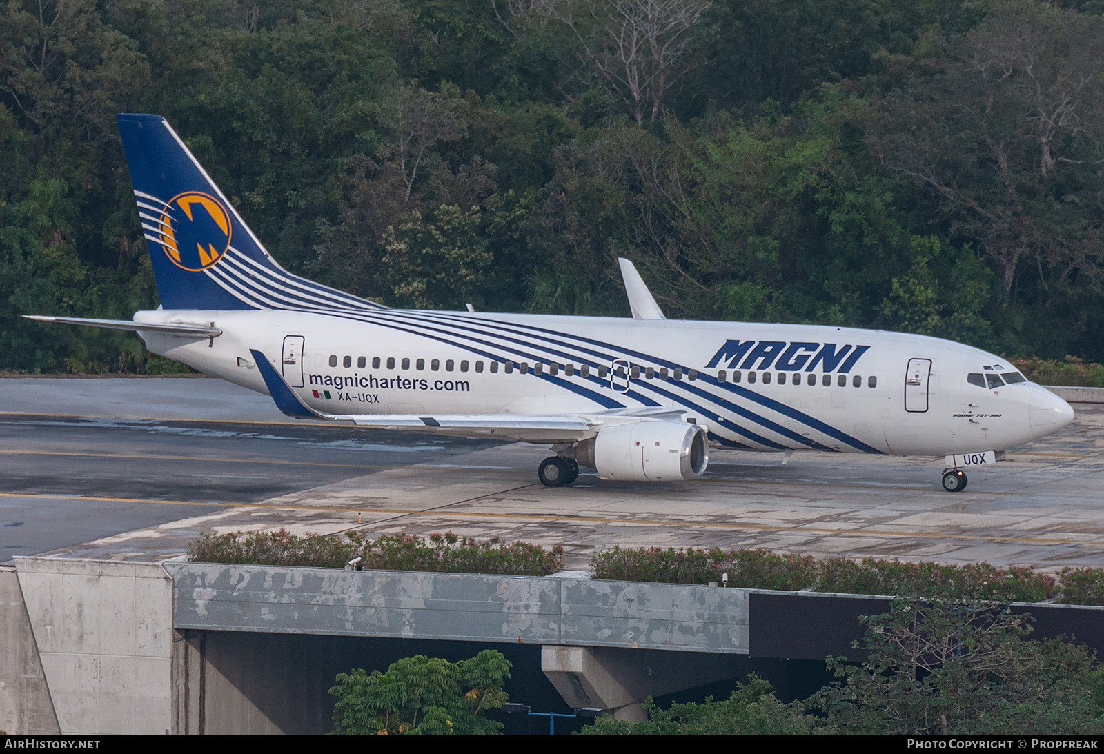 Aircraft Photo of XA-UQX | Boeing 737-33A | Magnicharters | AirHistory.net #727107